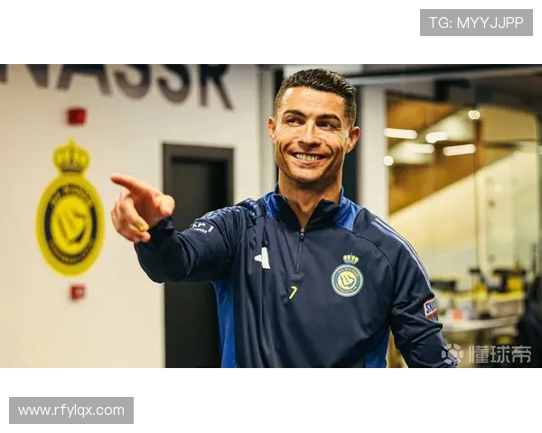 C罗与队友抵达利雅得胜利训练基地继续备战沙特联赛